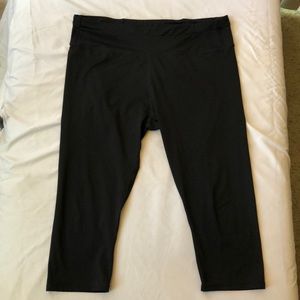 Fabletics Capri bottoms